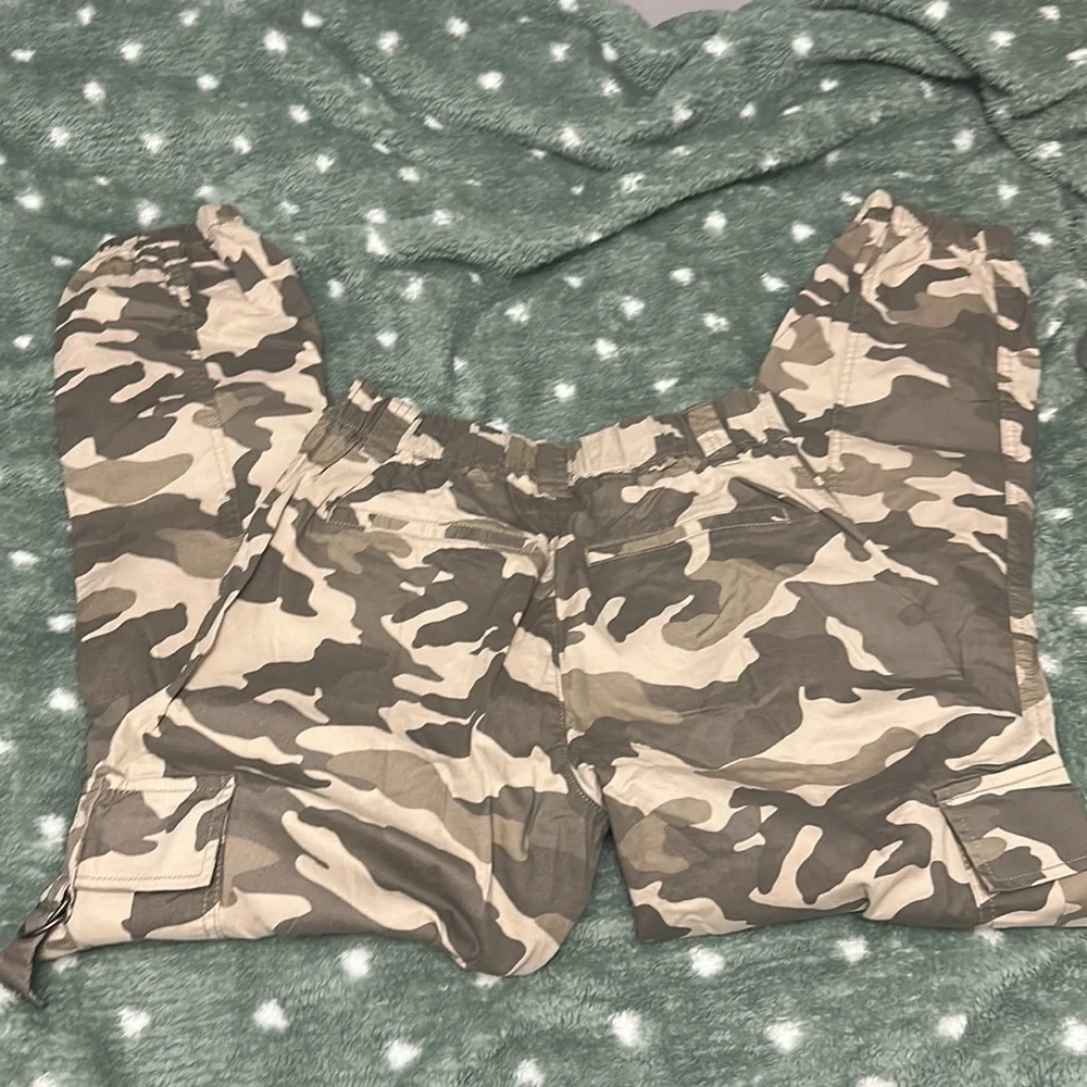 🌷2/30🌷Garage Samll Camo Cargo Pants - Picture 3 of 4
